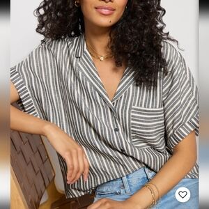 Evereve Womens Sophia Stripe Linen Resort Shirt Sz Medium Black White Button Up